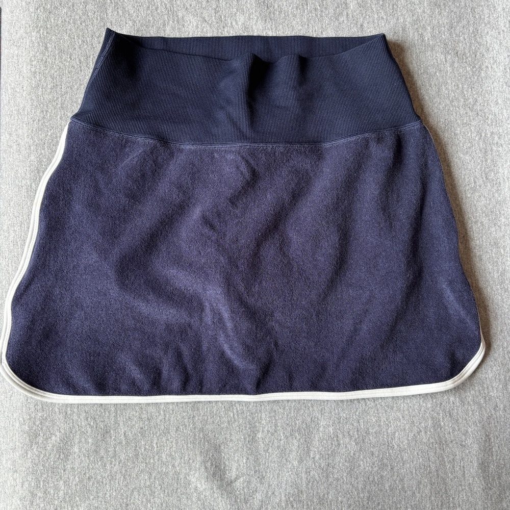 Aerie hole in one skirt